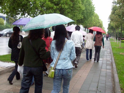 爱心义工,风雨无阻